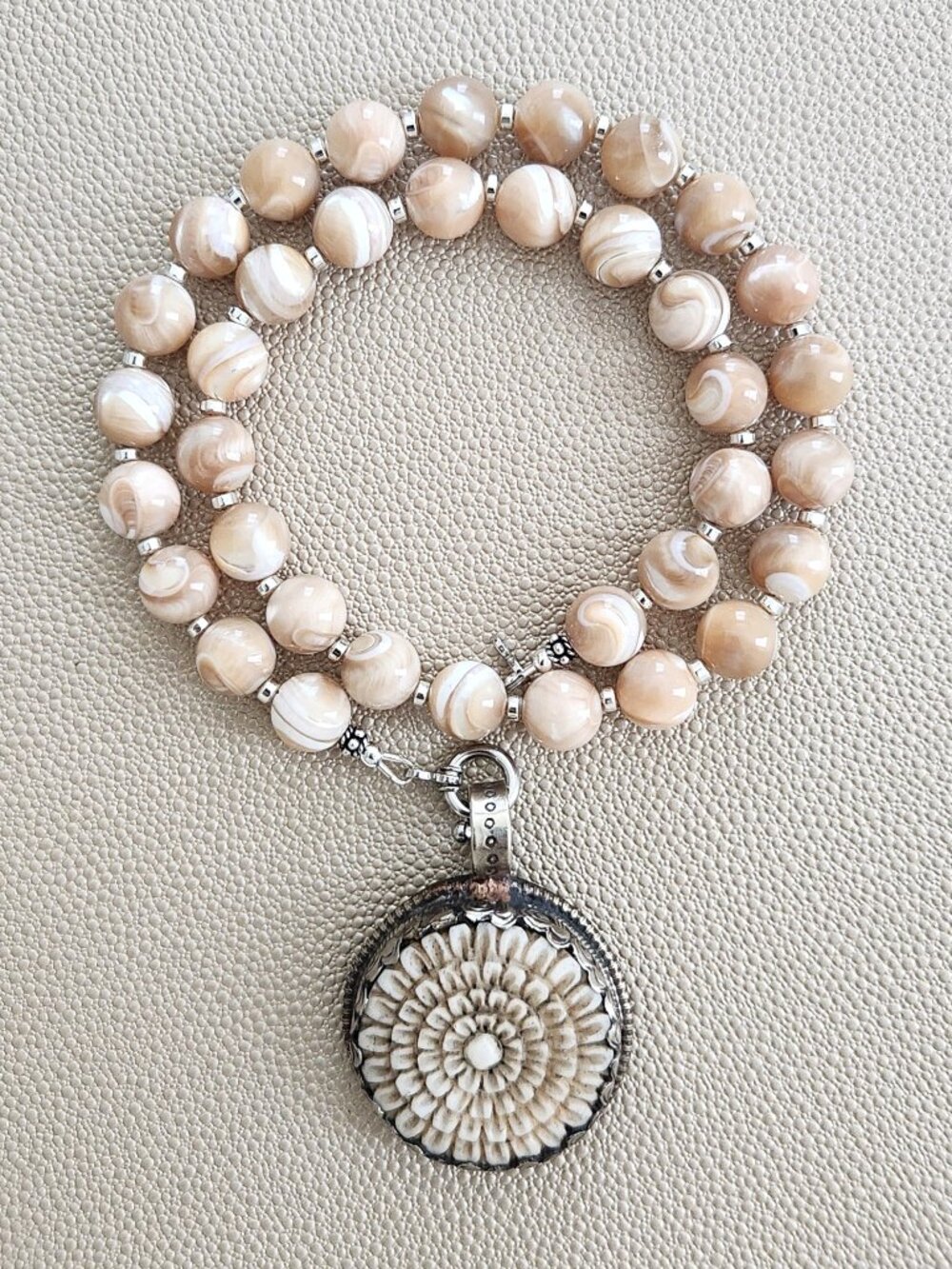 MOTHER OF PEARL NECKLACE  W/ FLOWER PENDANT--18"